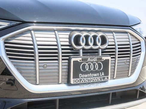 Used 2022 Audi e-tron Premium image 5