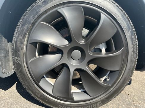 Used 2022 Tesla Model Y Long Range AWD/4WD image 33