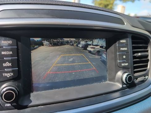 Used 2020 Kia Sorento S AWD/4WD image 17