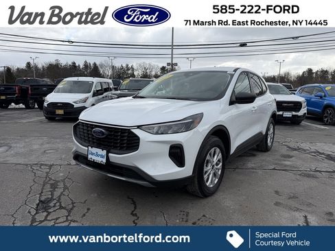 Used 2025 Ford Escape Active w/ Cold Weather Package image 1