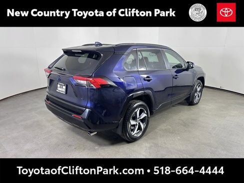 Used 2023 Toyota RAV4 SE image 3