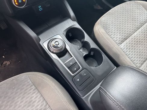 Used 2022 Ford Escape SE image 10