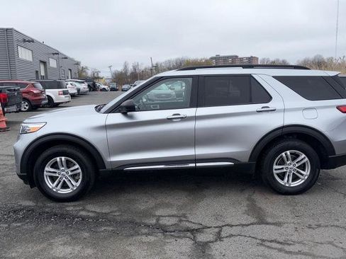 Certified 2021 Ford Explorer XLT w/ Equipment Group 202A AWD/4WD image 2