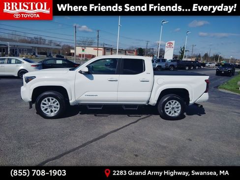 Certified 2025 Toyota Tacoma SR5 image 4