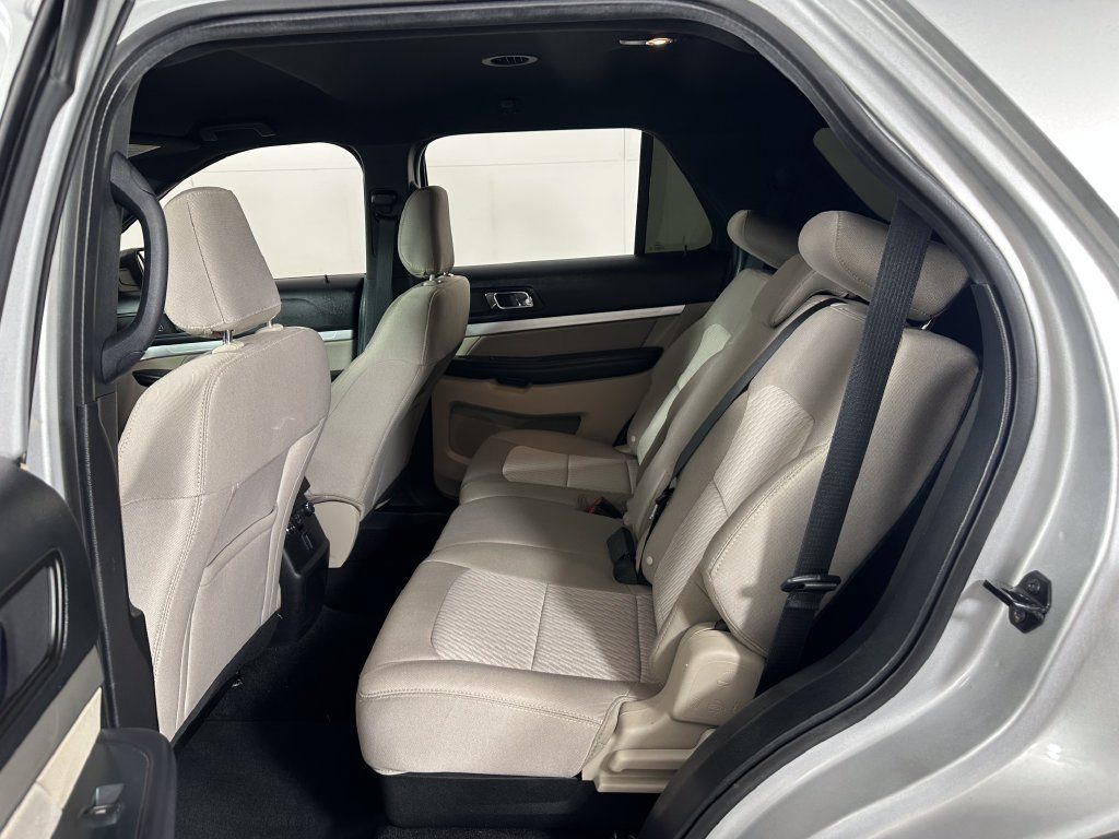 Used 2019 Ford Explorer FWD image 16