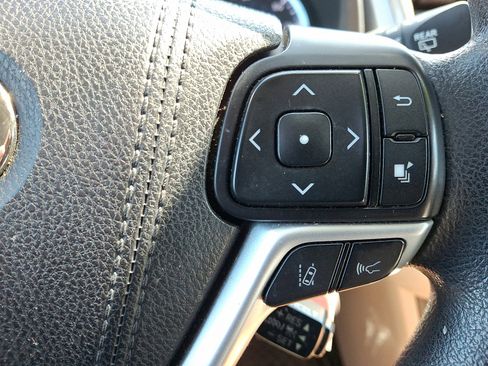 Used 2017 Toyota Highlander LE image 22