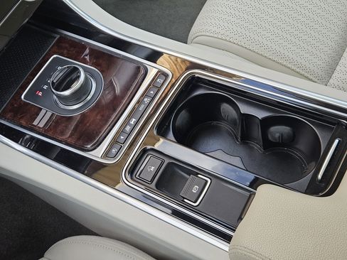 Used 2017 Jaguar XF Prestige image 22