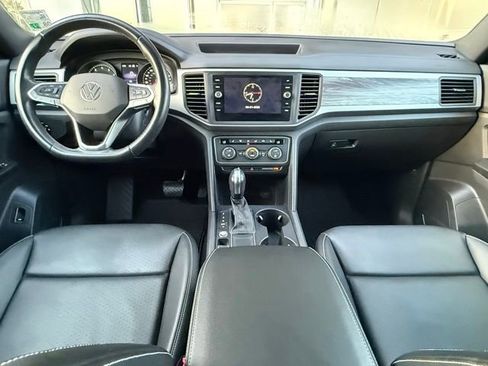 Used 2020 Volkswagen Atlas Cross Sport SE w/ Panoramic Sunroof Package FWD image 21