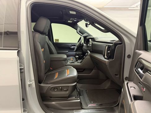 Used 2025 GMC Sierra 1500 AT4 w/ Technology Package AWD/4WD image 28