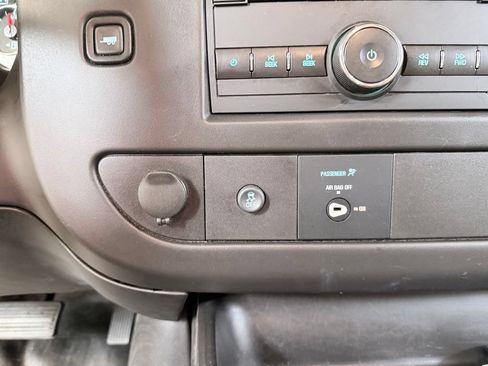 Used 2017 GMC Savana 2500 RWD image 34