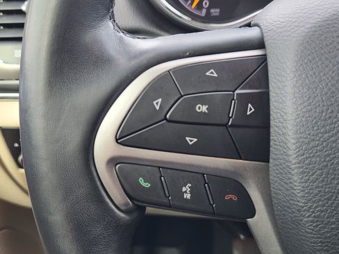 Used 2020 Jeep Grand Cherokee Limited image 28