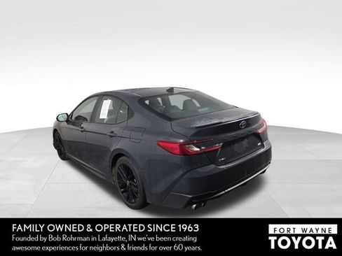 Used 2025 Toyota Camry SE image 9