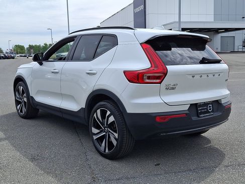 Certified 2023 Volvo XC40 B5 Plus w/ Protection Package Premier AWD/4WD image 5