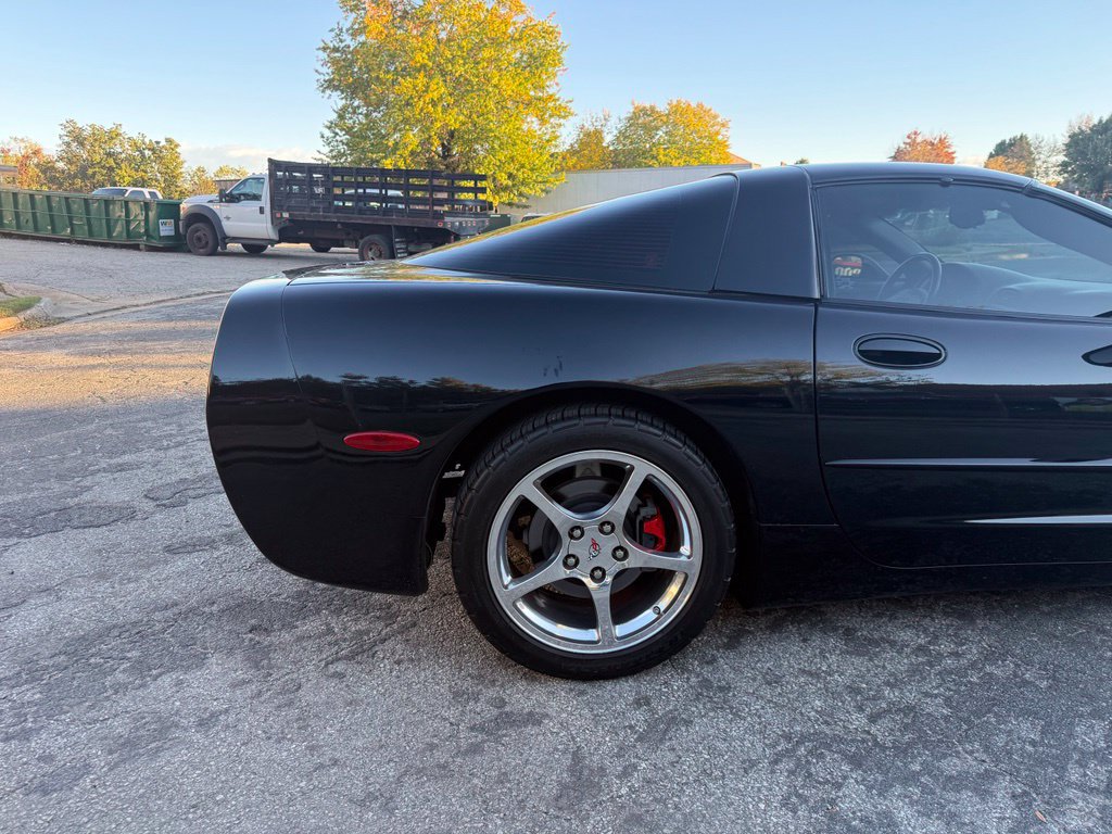 Used 2004 Chevrolet Corvette Coupe RWD image 18