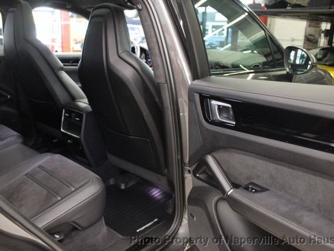 Used 2023 Porsche Cayenne GTS w/ Premium Package AWD/4WD image 36