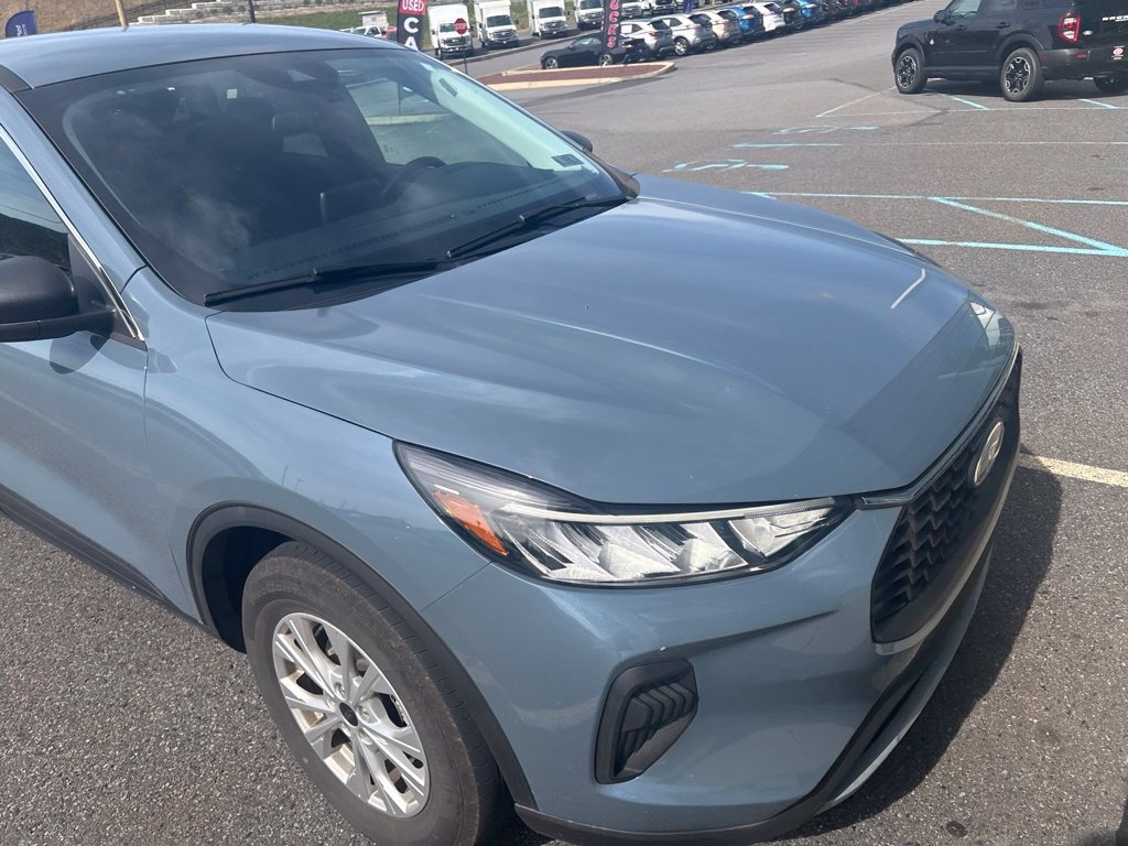 Used 2023 Ford Escape Active AWD/4WD image 2