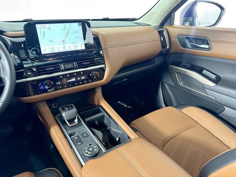 Used 2025 Nissan Pathfinder Platinum AWD/4WD image 30