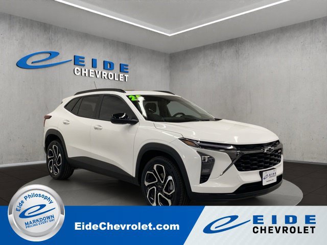 Used 2025 Chevrolet Trax RS w/ Sunroof Package FWD image 1