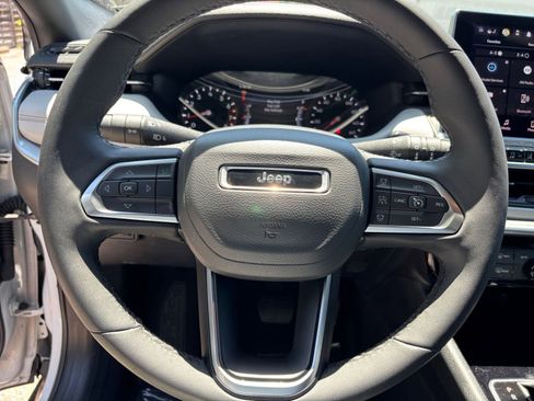 Used 2025 Jeep Compass Limited AWD/4WD image 30