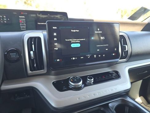 Used 2025 Ford Expedition Active RWD image 15