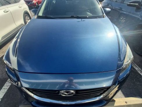 Used 2018 MAZDA MAZDA3 Sport FWD image 1