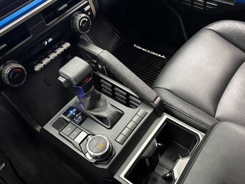 Used 2025 Toyota Tacoma TRD Sport AWD/4WD image 27