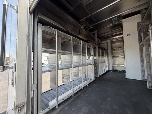 Used 2016 Chevrolet Express 4500 RWD image 4