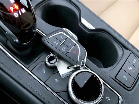 Used 2024 Cadillac XT4 Luxury w/ Cold Weather Package image 11