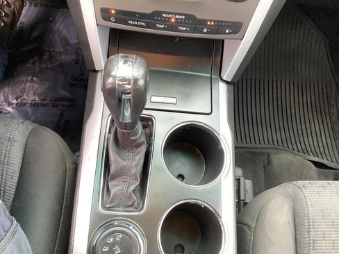 Used 2015 Ford Explorer XLT image 40