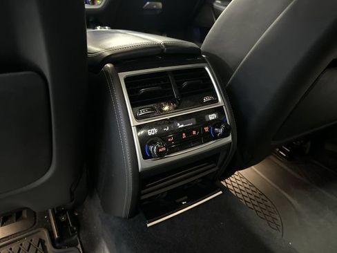 Used 2018 BMW 750i RWD image 31