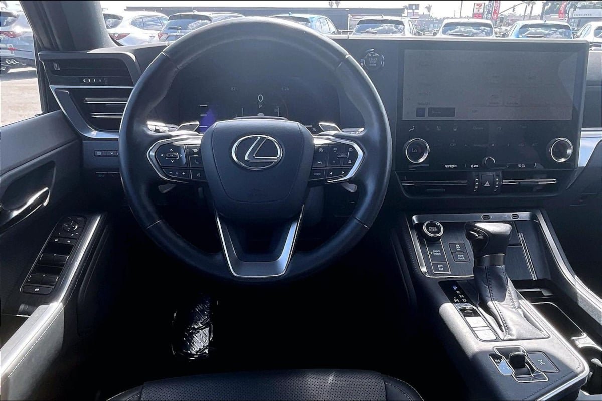Used 2024 Lexus GX 550 w/ Accessory Package (Z1) AWD/4WD image 5