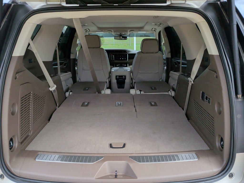 Used 2022 GMC Yukon Denali RWD image 44