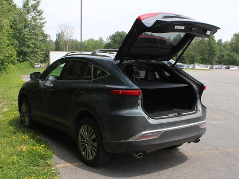 Used 2023 Toyota Venza XLE AWD/4WD image 7