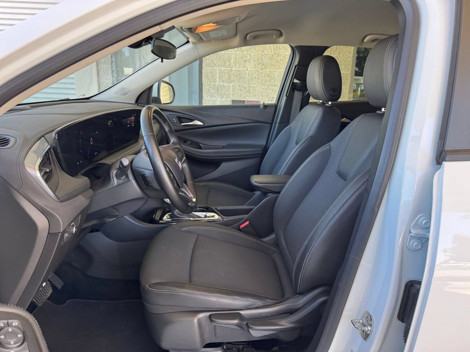 Used 2025 Buick Encore GX Preferred AWD/4WD image 26