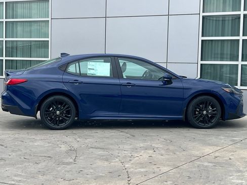 New 2026 Toyota Camry SE w/ Convenience Package image 3