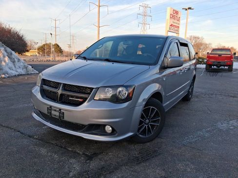 Used 2014 Dodge Grand Caravan SXT image 1