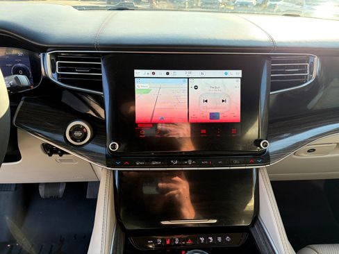 Used 2022 Jeep Wagoneer Series III w/ Convenience Group I image 22