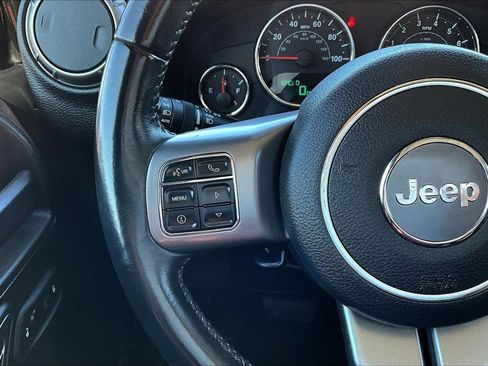 Used 2018 Jeep Wrangler Unlimited Sahara image 13