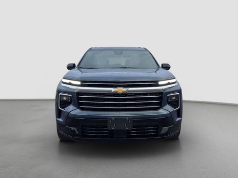 Used 2025 Chevrolet Traverse High Country w/ LPO, Floor Liner Package AWD/4WD image 2