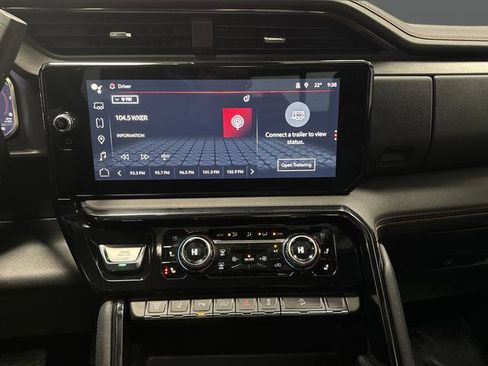 Used 2024 GMC Sierra 2500 AT4 w/ AT4 Premium Plus Package image 9