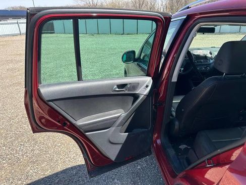 Used 2011 Volkswagen Tiguan SE AWD/4WD image 23