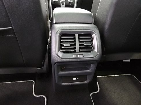 Certified 2023 Volkswagen Taos SE w/ Panoramic Sunroof Package AWD/4WD image 7