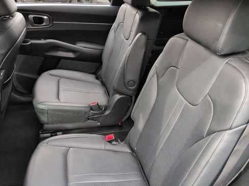 Used 2023 Kia Sorento EX w/ Panoramic Sunroof Package image 20