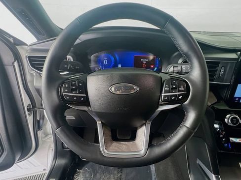 Used 2023 Ford Explorer Platinum w/ Technology Package RWD image 15
