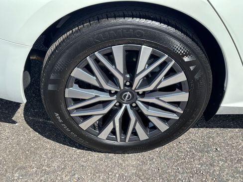 Used 2025 Nissan Altima 2.5 SV FWD image 30