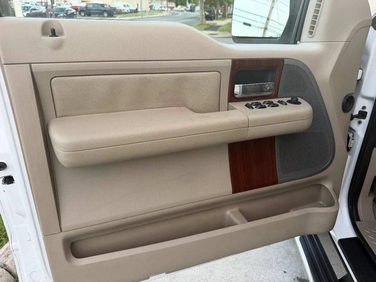 Used 2005 Ford F150 Lariat AWD/4WD image 11