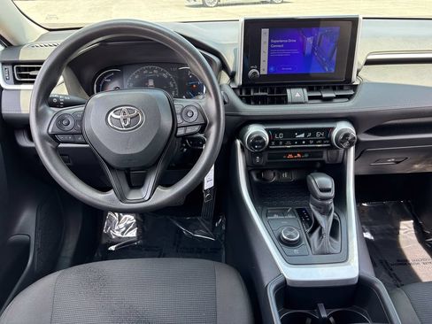 Used 2025 Toyota RAV4 LE AWD/4WD image 19