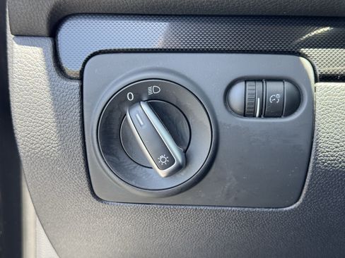 Used 2012 Volkswagen Jetta SE FWD image 28