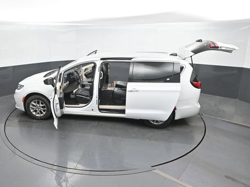 Used 2023 Chrysler Pacifica Touring-L FWD image 52