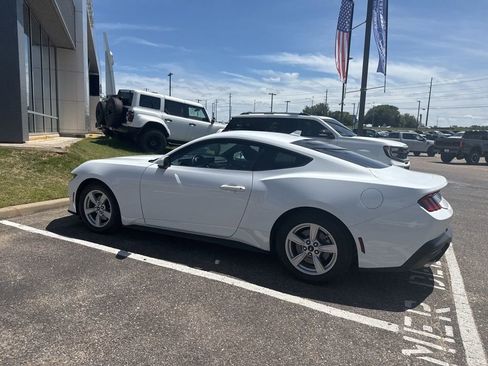 Used 2024 Ford Mustang Coupe image 8